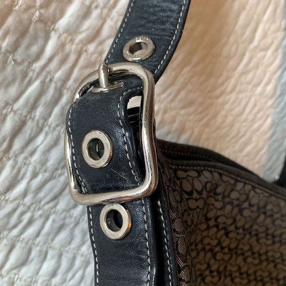 Coach Duffle Signature Canvas Leather Purse. - Picture 3 of 7